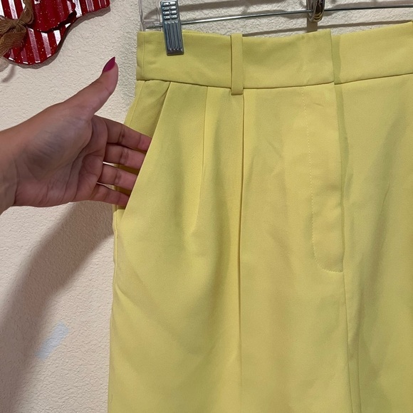 NWT! Topshop Yellow Trouser Shorts size 6 - Picture 2 of 5